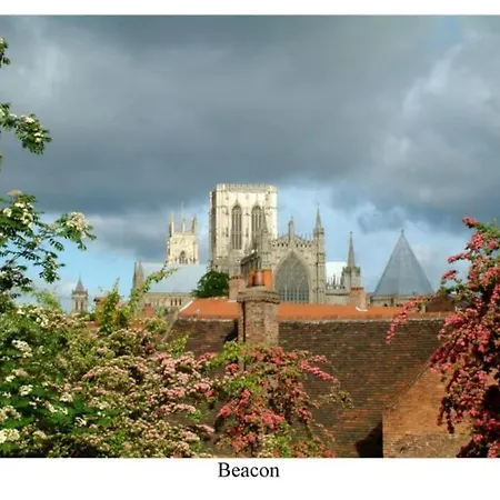 With Free Parking, 10 Min Walk To Bar Walls Ferienhaus