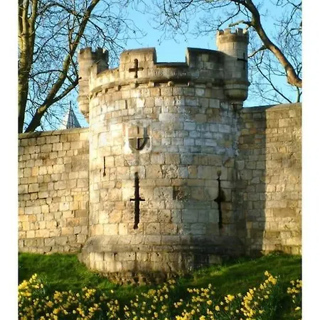 With Free Parking, 10 Min Walk To Bar Walls Ferienhaus *