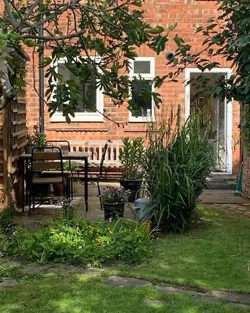 With Free Parking, 10 Min Walk To Bar Walls Ferienhaus York