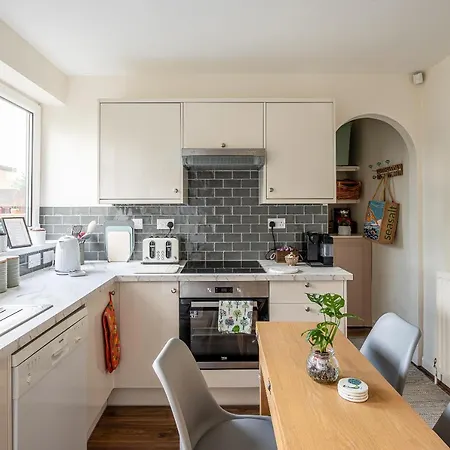 With Free Parking, 10 Min Walk To Bar Walls Ferienhaus York