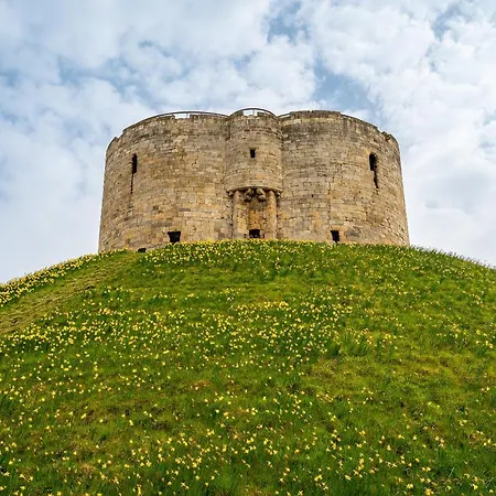 With Free Parking, 10 Min Walk To Bar Walls Ferienhaus