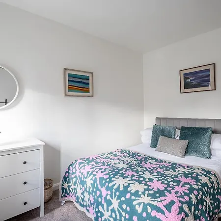 With Free Parking, 10 Min Walk To Bar Walls York