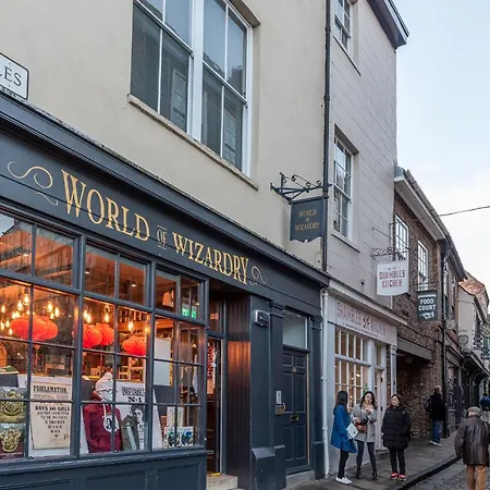 With Free Parking, 10 Min Walk To Bar Walls York