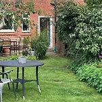 With Free Parking, 10 Min Walk To Bar Walls