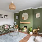 Holiday home With Free Parking, 10 Min Walk To Bar Walls *